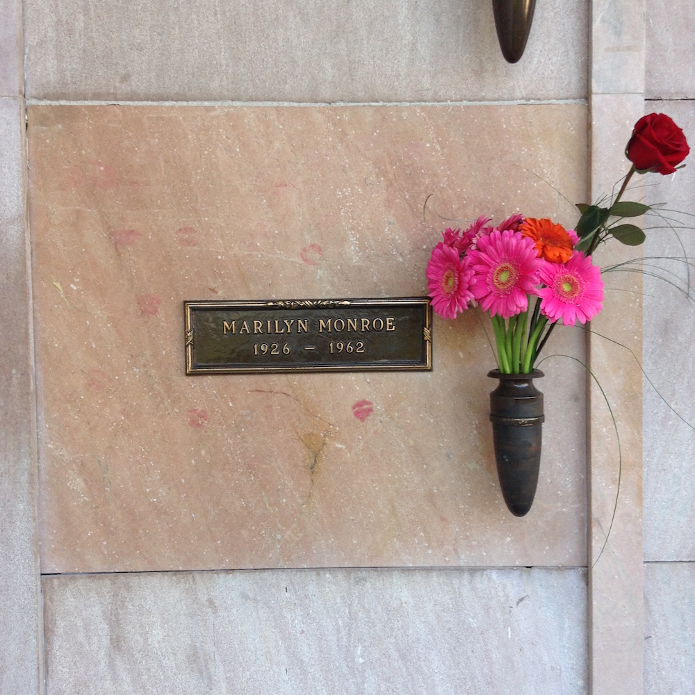 Collection 98+ Images Is Marilyn Monroe Buried In Hollywood Forever ...